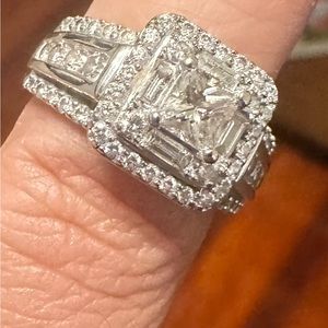 Beautiful engagement ring size 7